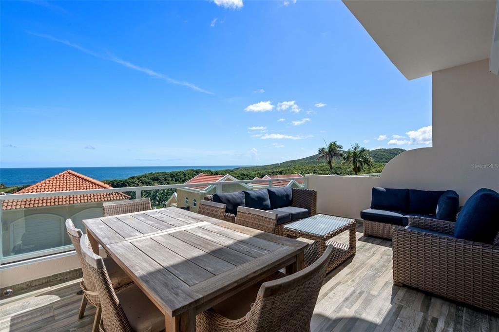 For Sale: $1,250,000 (3 beds, 2 baths, 2400 Square Feet)