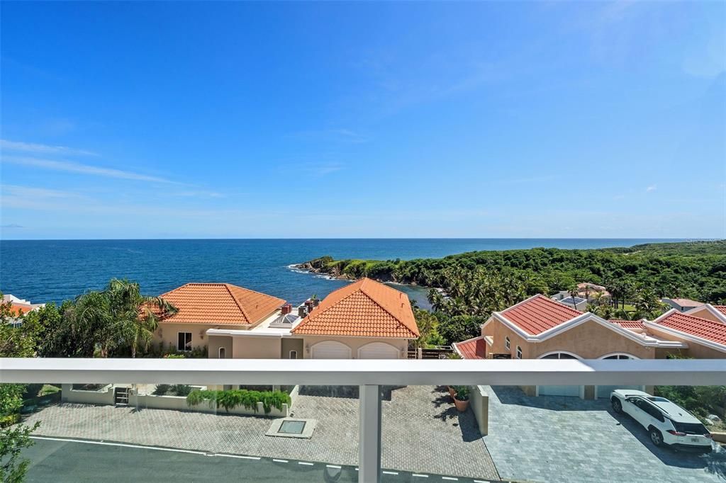 For Sale: $1,250,000 (3 beds, 2 baths, 2400 Square Feet)