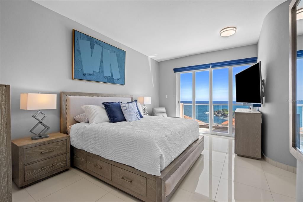 For Sale: $1,250,000 (3 beds, 2 baths, 2400 Square Feet)