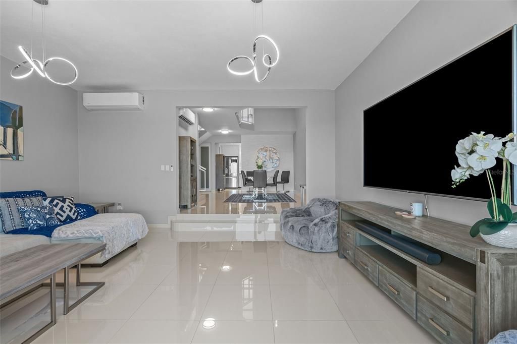 For Sale: $1,250,000 (3 beds, 2 baths, 2400 Square Feet)