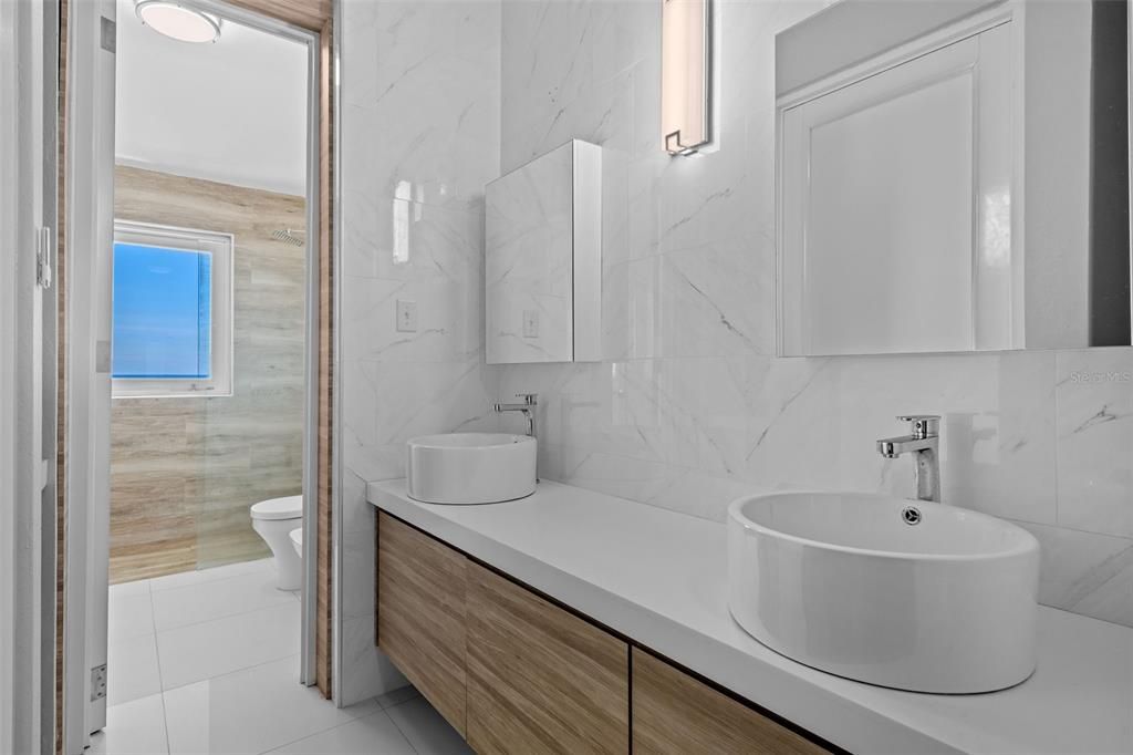 For Sale: $1,250,000 (3 beds, 2 baths, 2400 Square Feet)