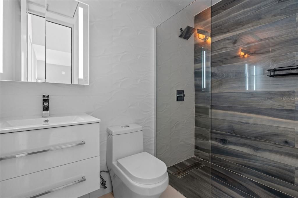 For Sale: $1,250,000 (3 beds, 2 baths, 2400 Square Feet)