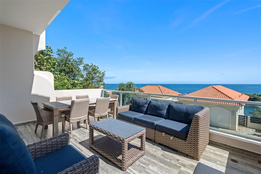 For Sale: $1,250,000 (3 beds, 2 baths, 2400 Square Feet)