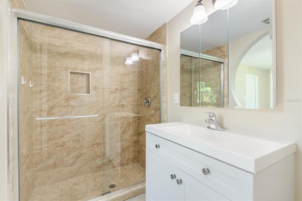 Activo con contrato: $280,000 (3 camas, 2 baños, 1925 Pies cuadrados)