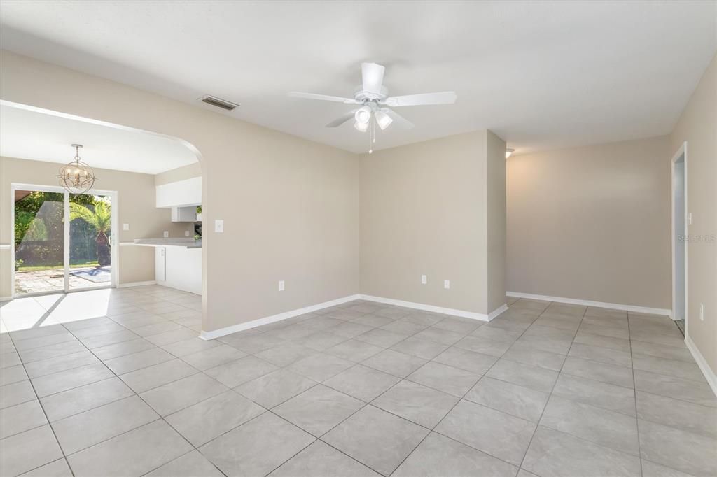 Activo con contrato: $280,000 (3 camas, 2 baños, 1925 Pies cuadrados)