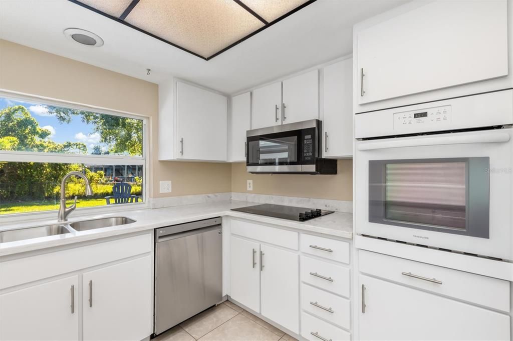 Activo con contrato: $280,000 (3 camas, 2 baños, 1925 Pies cuadrados)