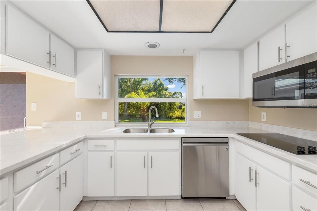 Activo con contrato: $280,000 (3 camas, 2 baños, 1925 Pies cuadrados)