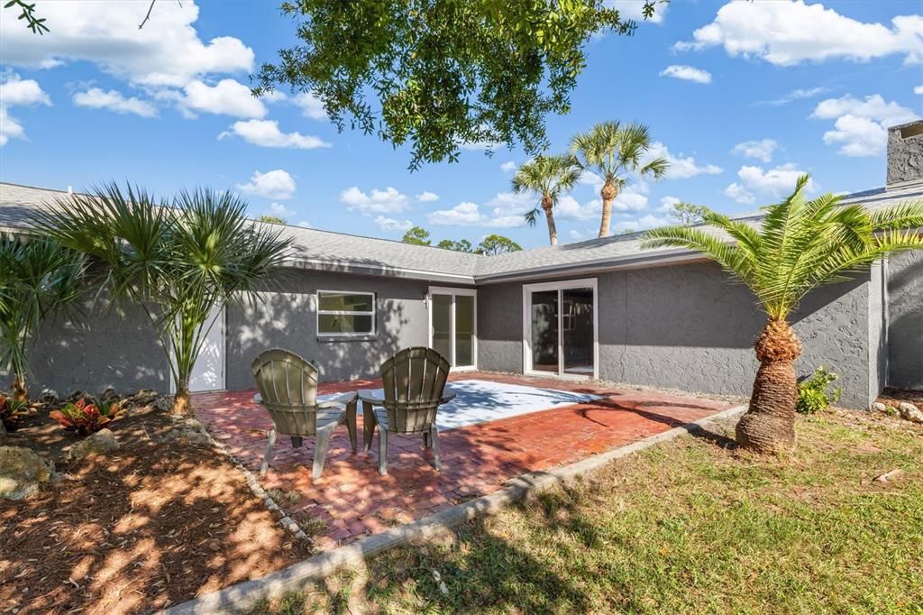 Activo con contrato: $280,000 (3 camas, 2 baños, 1925 Pies cuadrados)