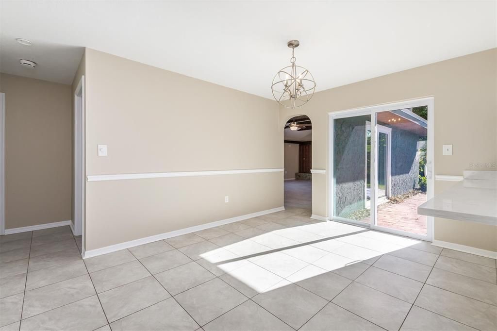 Activo con contrato: $280,000 (3 camas, 2 baños, 1925 Pies cuadrados)