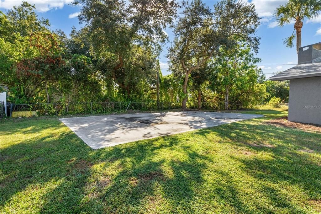 Activo con contrato: $280,000 (3 camas, 2 baños, 1925 Pies cuadrados)