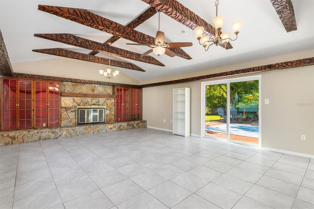 Activo con contrato: $280,000 (3 camas, 2 baños, 1925 Pies cuadrados)