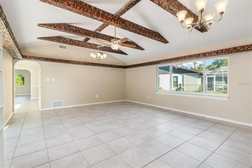 Activo con contrato: $280,000 (3 camas, 2 baños, 1925 Pies cuadrados)