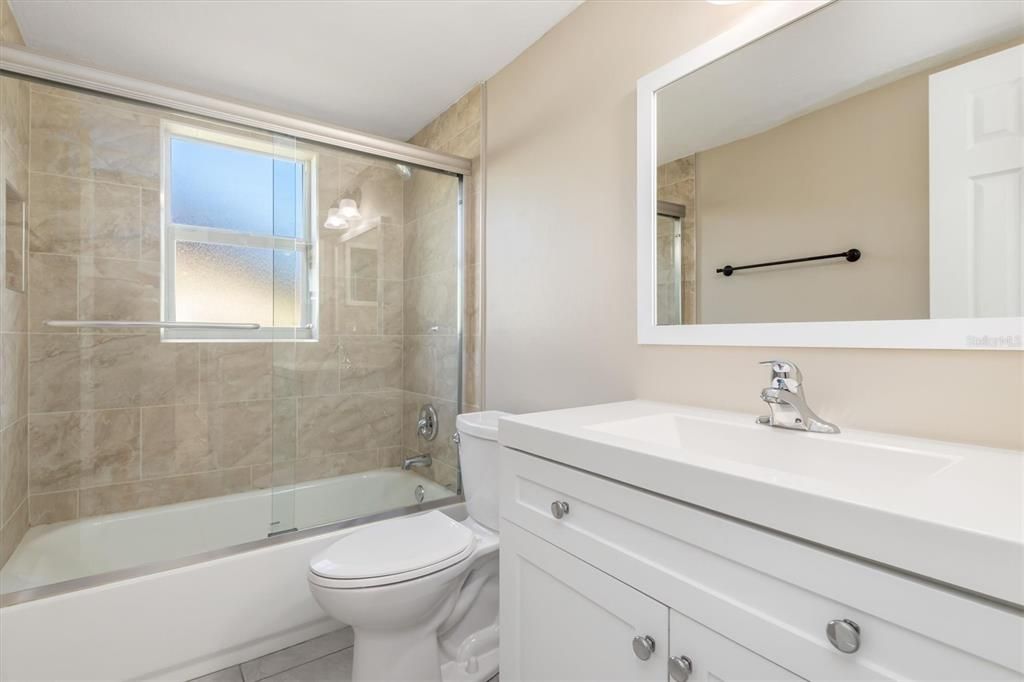 Activo con contrato: $280,000 (3 camas, 2 baños, 1925 Pies cuadrados)