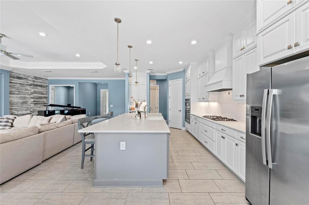 For Sale: $899,000 (5 beds, 4 baths, 3706 Square Feet)