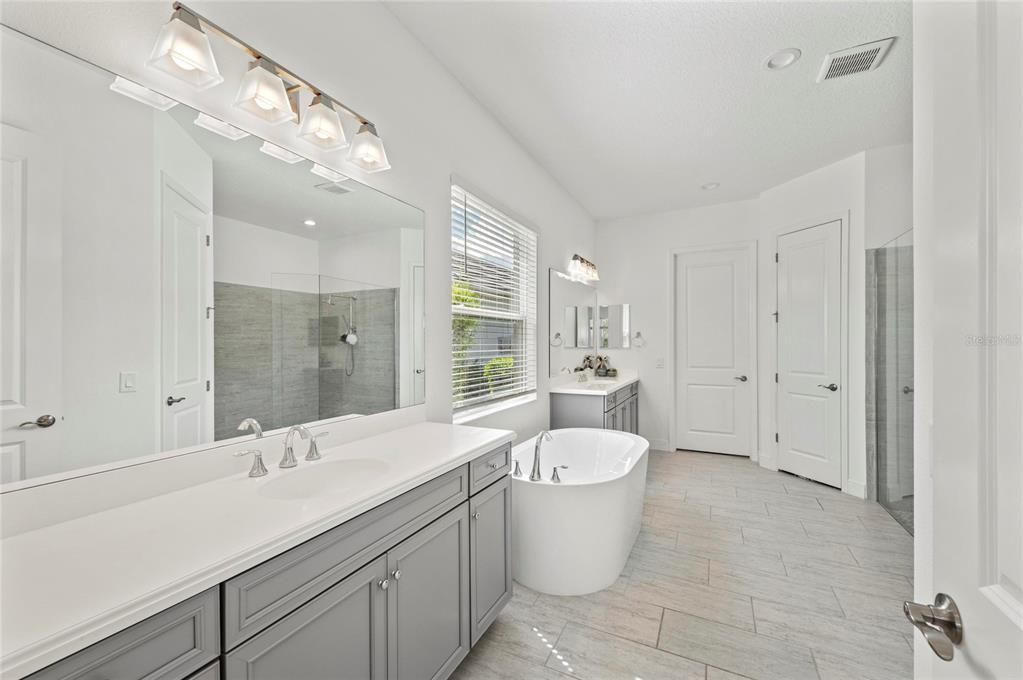 For Sale: $899,000 (5 beds, 4 baths, 3706 Square Feet)