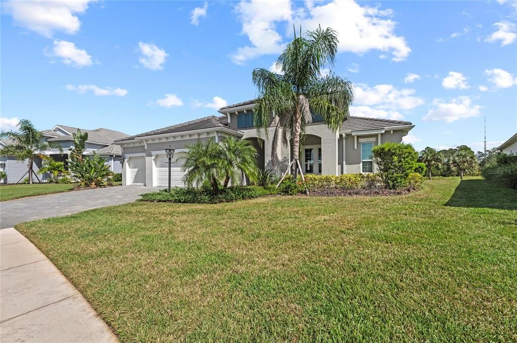 For Sale: $899,000 (5 beds, 4 baths, 3706 Square Feet)