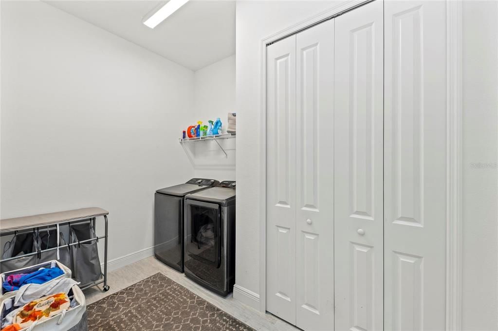 For Sale: $899,000 (5 beds, 4 baths, 3706 Square Feet)