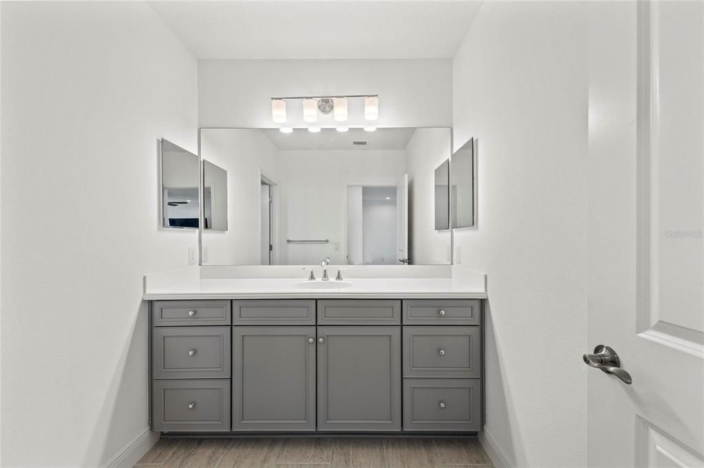 For Sale: $899,000 (5 beds, 4 baths, 3706 Square Feet)