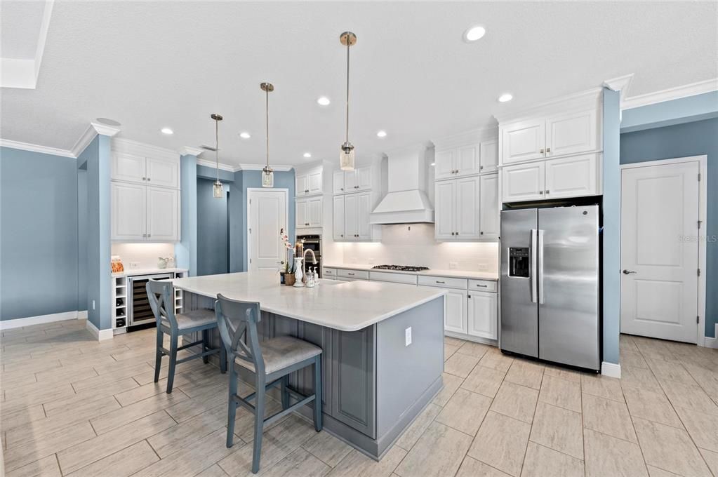 For Sale: $899,000 (5 beds, 4 baths, 3706 Square Feet)