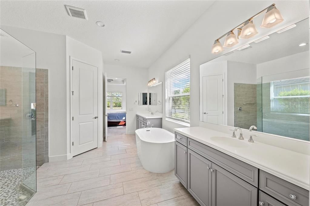 For Sale: $899,000 (5 beds, 4 baths, 3706 Square Feet)