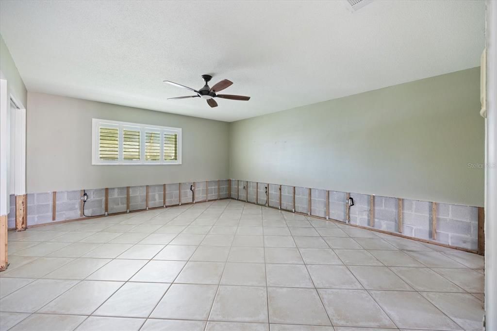 待售: $199,000 (2 贝兹, 2 浴室, 1578 平方英尺)