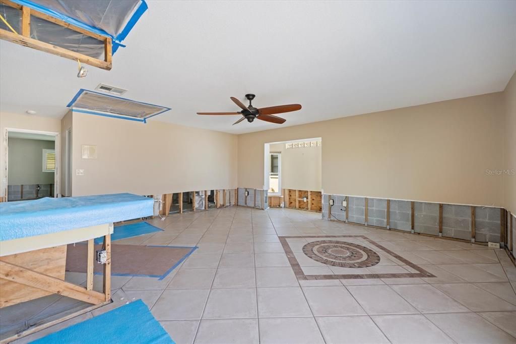 待售: $199,000 (2 贝兹, 2 浴室, 1578 平方英尺)