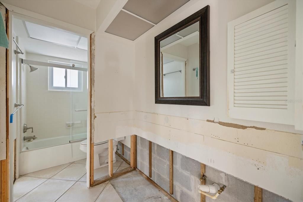 待售: $199,000 (2 贝兹, 2 浴室, 1578 平方英尺)