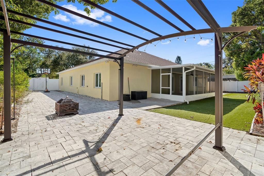 Active With Contract: $625,500 (5 beds, 3 baths, 2484 Square Feet)