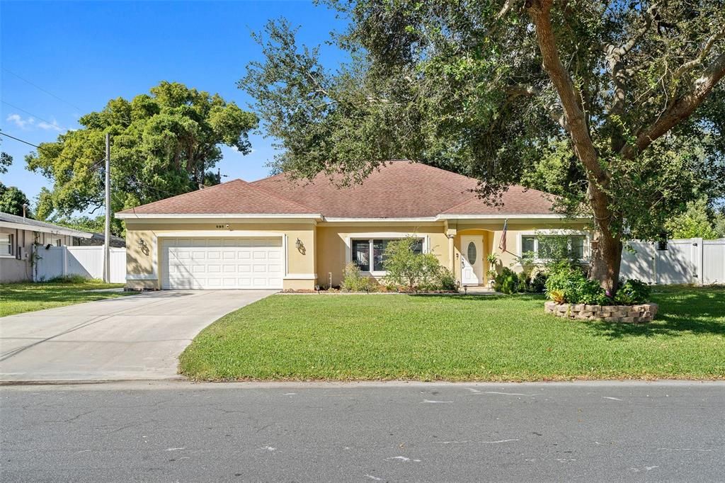 Active With Contract: $625,500 (5 beds, 3 baths, 2484 Square Feet)