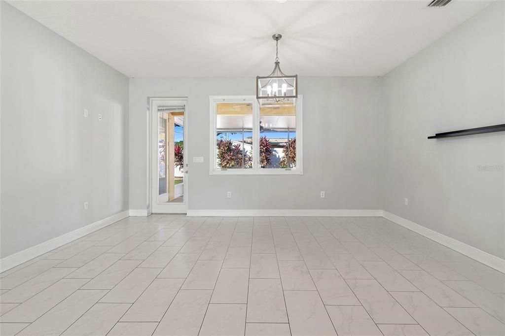 Active With Contract: $625,500 (5 beds, 3 baths, 2484 Square Feet)