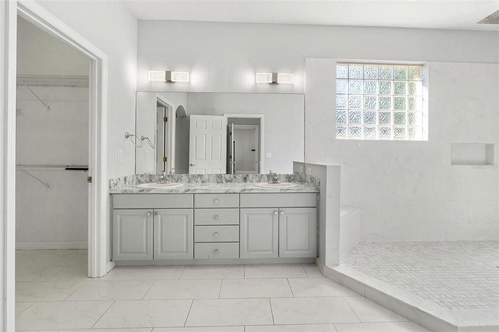 Active With Contract: $625,500 (5 beds, 3 baths, 2484 Square Feet)