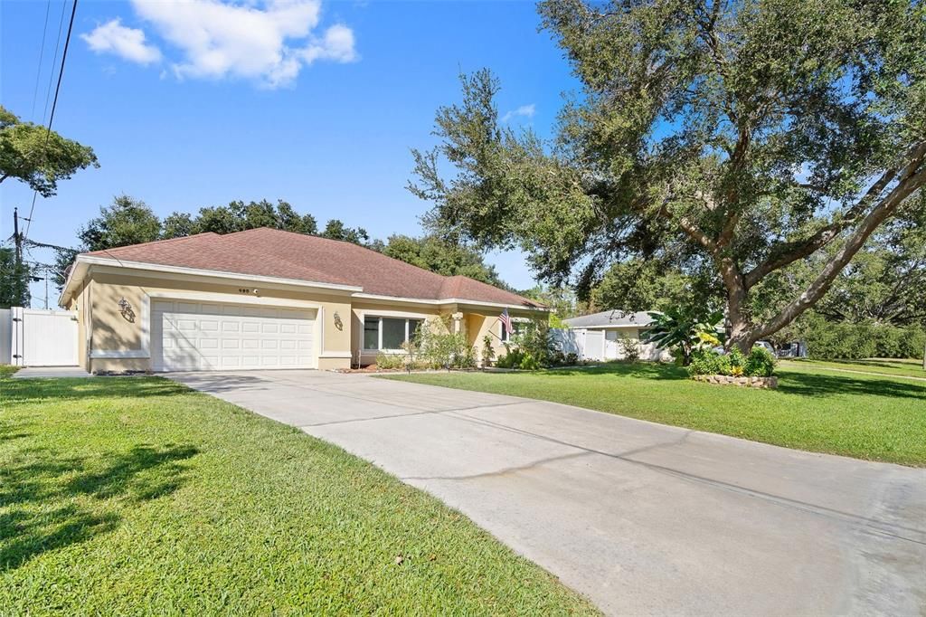 Active With Contract: $625,500 (5 beds, 3 baths, 2484 Square Feet)