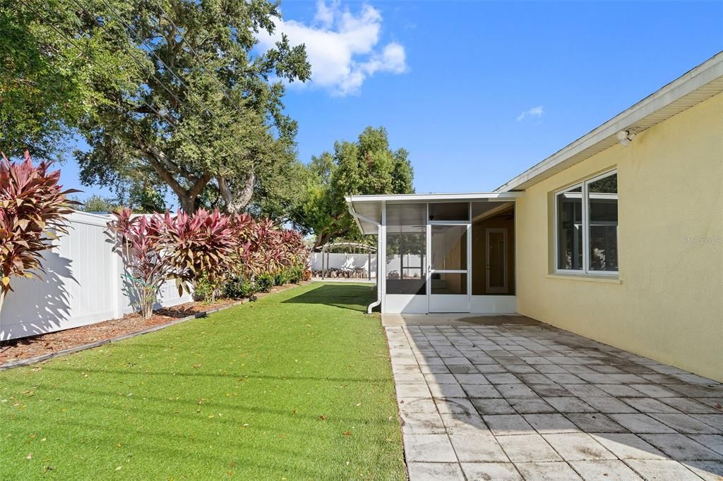 Active With Contract: $625,500 (5 beds, 3 baths, 2484 Square Feet)