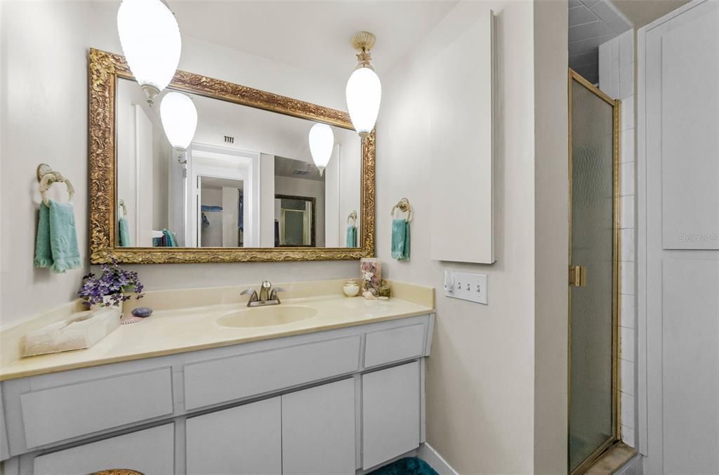 For Sale: $218,000 (2 beds, 2 baths, 1300 Square Feet)