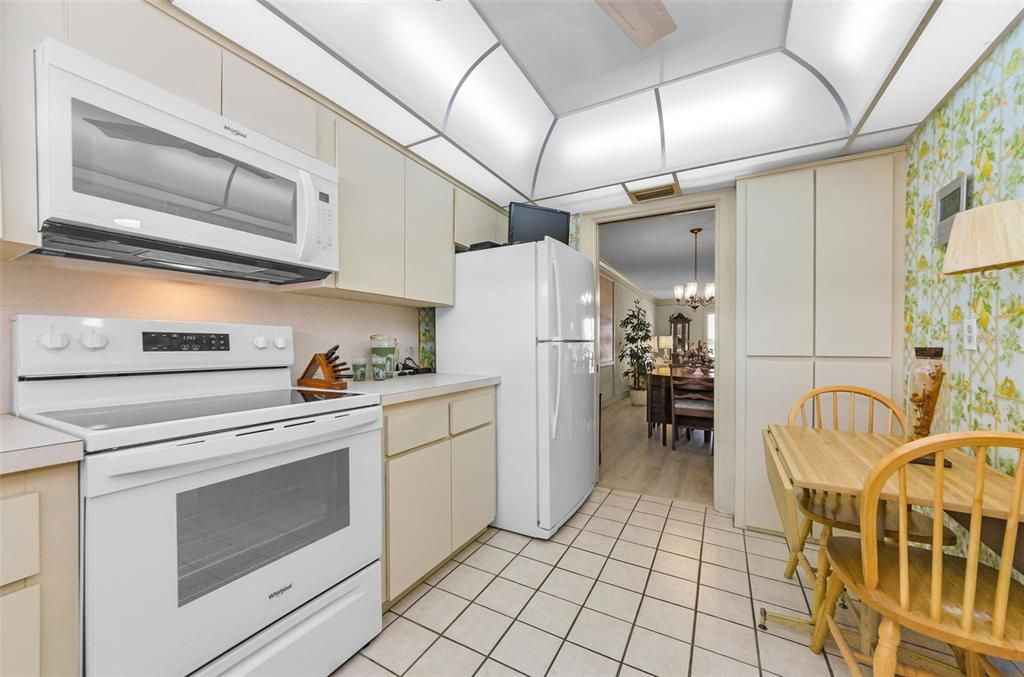 For Sale: $218,000 (2 beds, 2 baths, 1300 Square Feet)