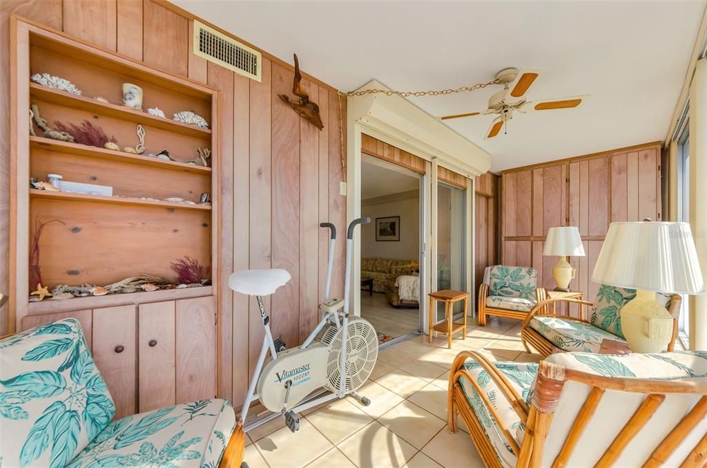 For Sale: $218,000 (2 beds, 2 baths, 1300 Square Feet)