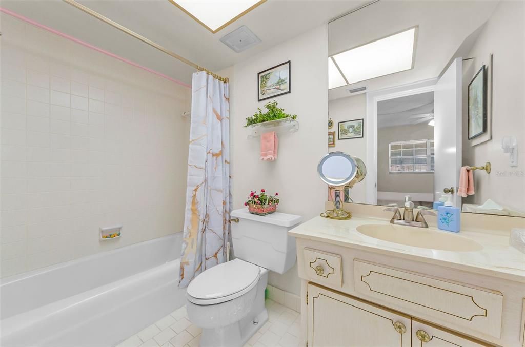 For Sale: $218,000 (2 beds, 2 baths, 1300 Square Feet)