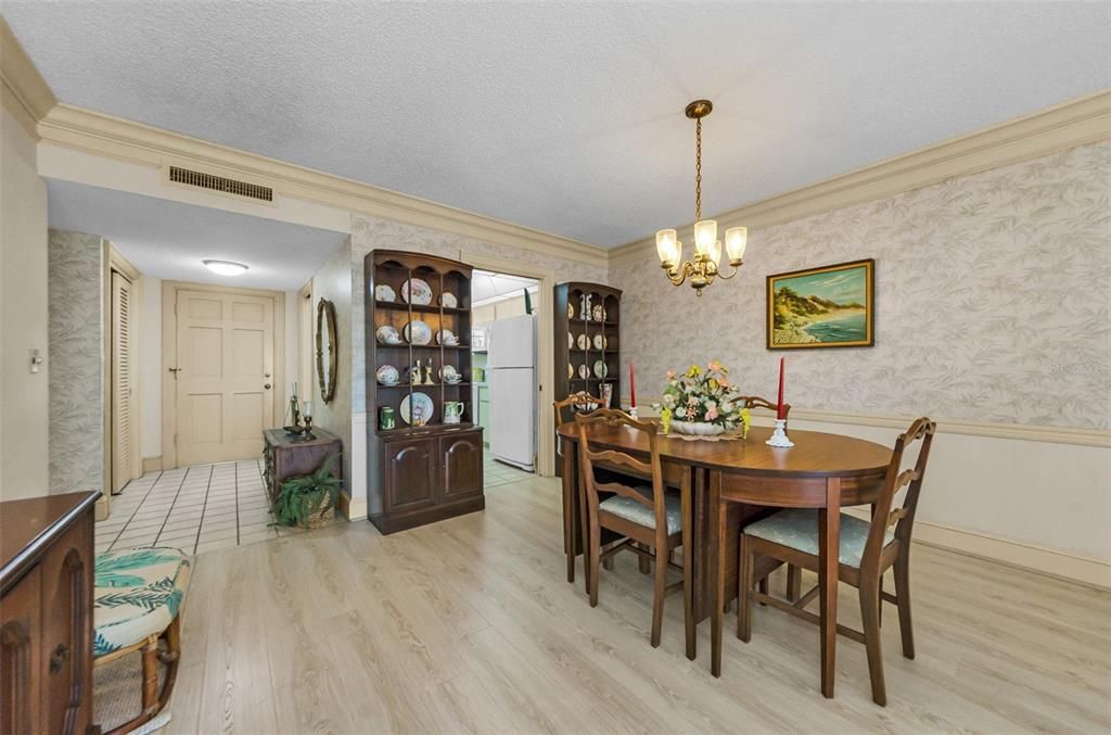 For Sale: $218,000 (2 beds, 2 baths, 1300 Square Feet)