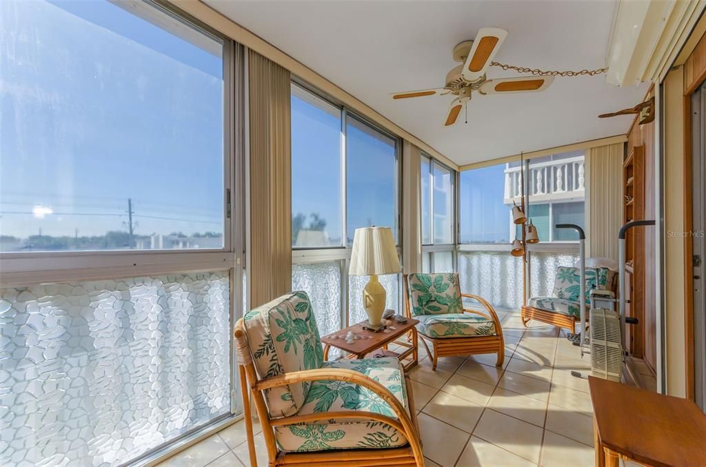 For Sale: $218,000 (2 beds, 2 baths, 1300 Square Feet)