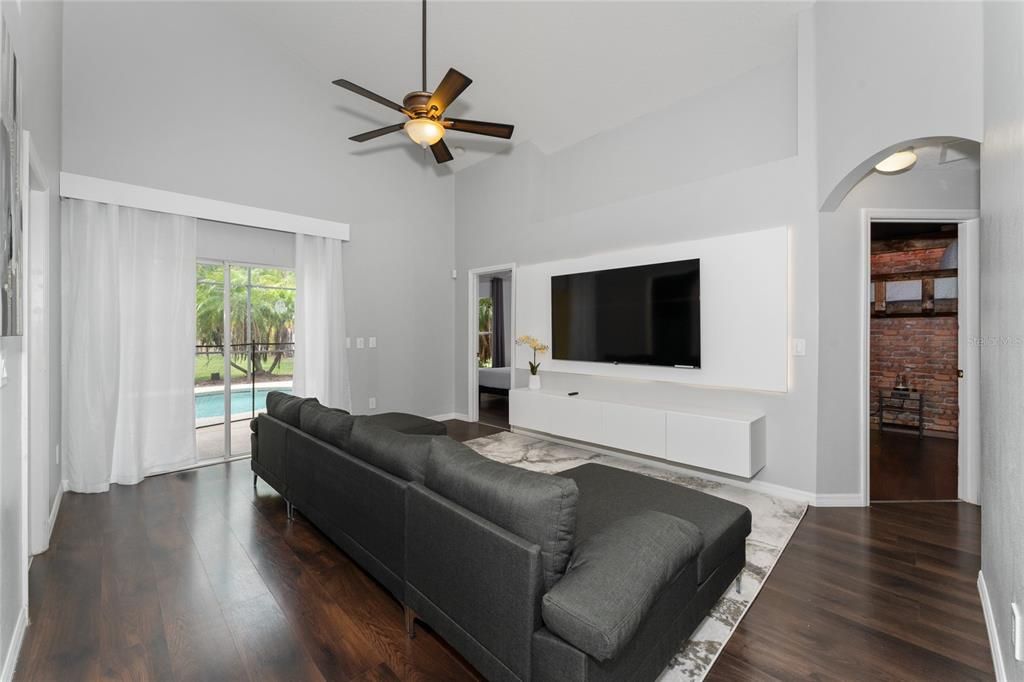 For Sale: $449,990 (4 beds, 2 baths, 1397 Square Feet)