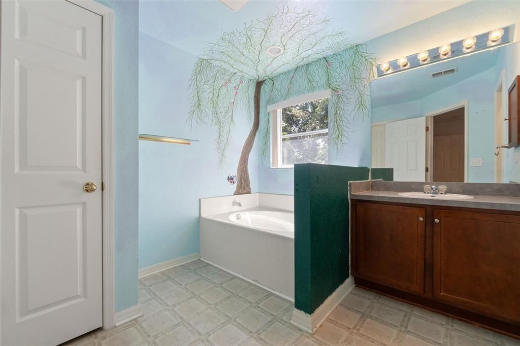 Active With Contract: $349,000 (4 beds, 3 baths, 2455 Square Feet)