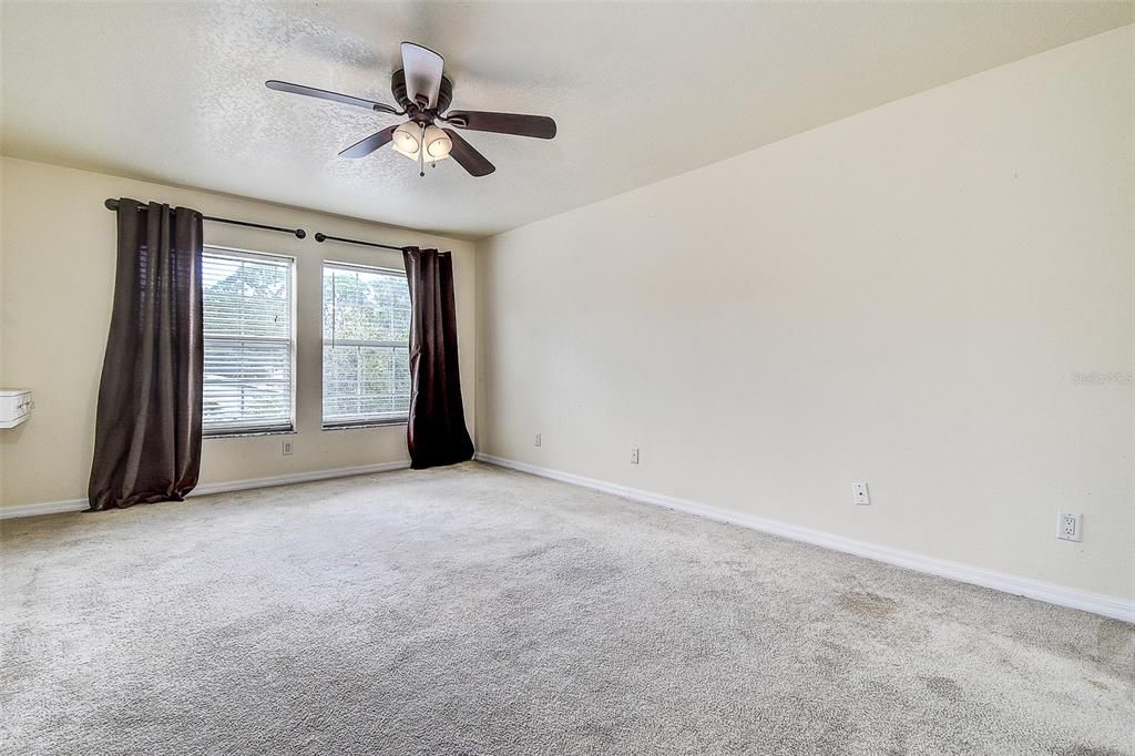 En Venta: $429,900 (3 camas, 2 baños, 2049 Pies cuadrados)