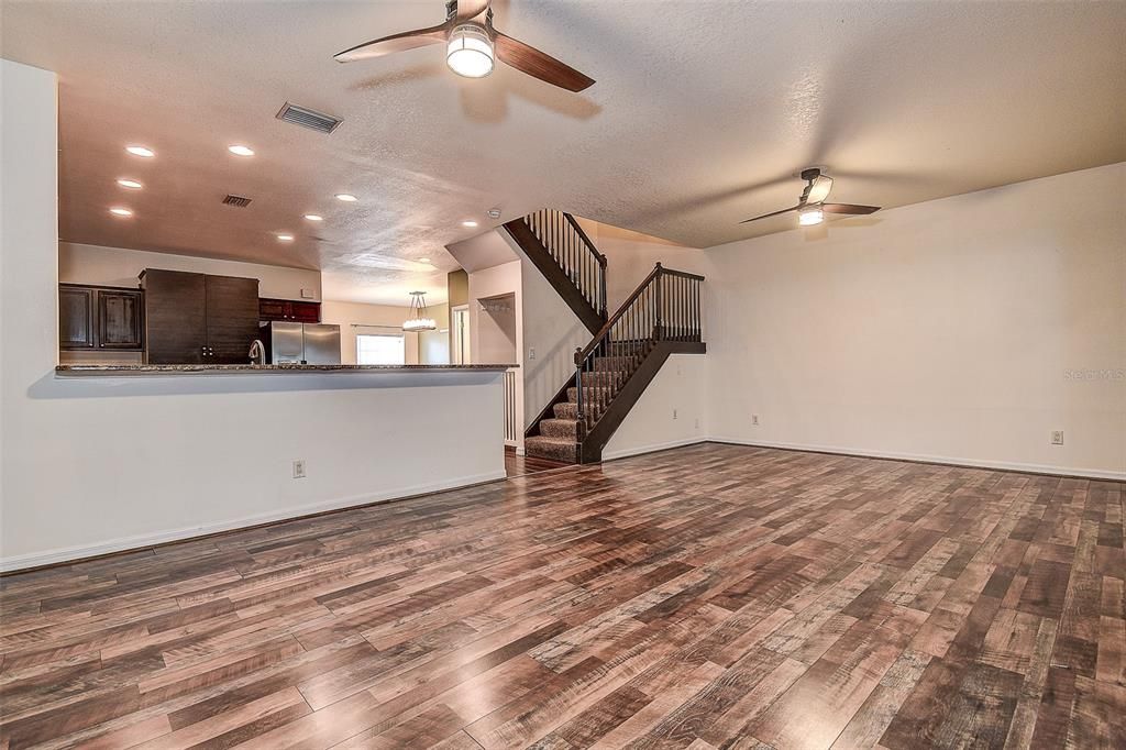 En Venta: $429,900 (3 camas, 2 baños, 2049 Pies cuadrados)