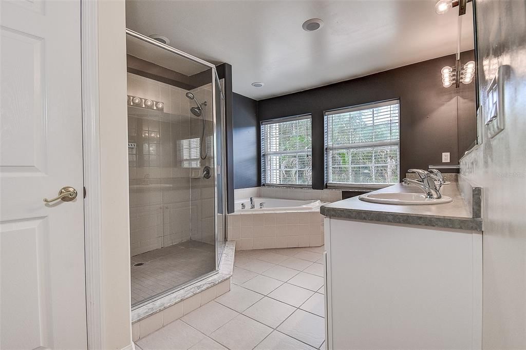 En Venta: $429,900 (3 camas, 2 baños, 2049 Pies cuadrados)