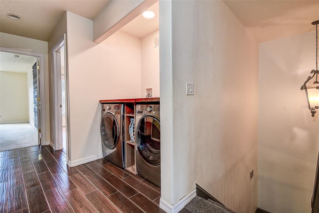 En Venta: $429,900 (3 camas, 2 baños, 2049 Pies cuadrados)