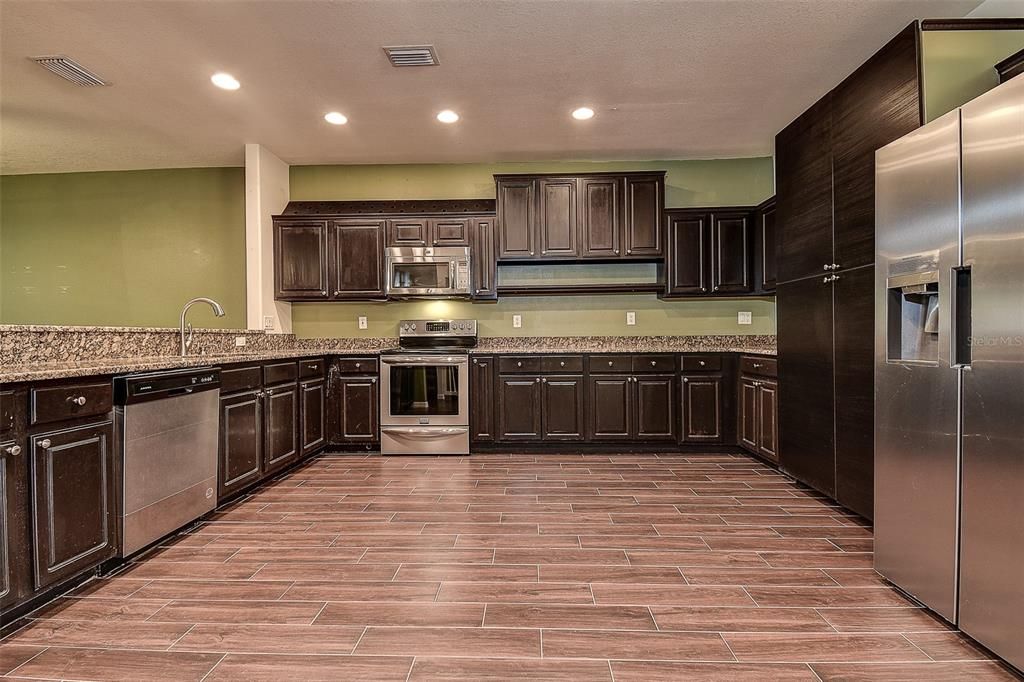 En Venta: $429,900 (3 camas, 2 baños, 2049 Pies cuadrados)