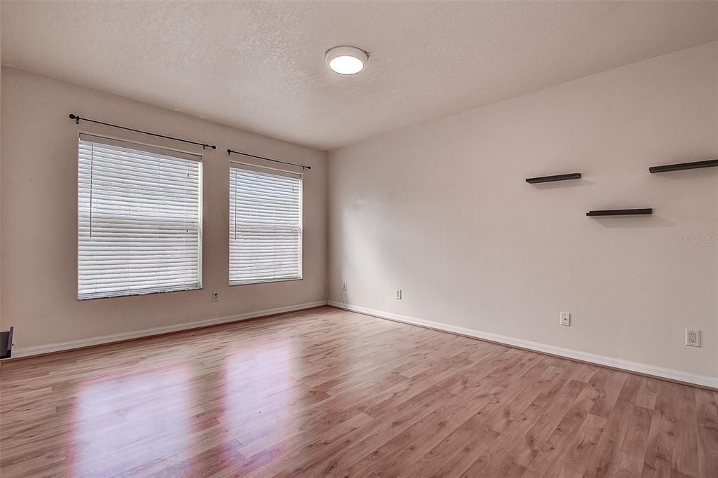 En Venta: $429,900 (3 camas, 2 baños, 2049 Pies cuadrados)