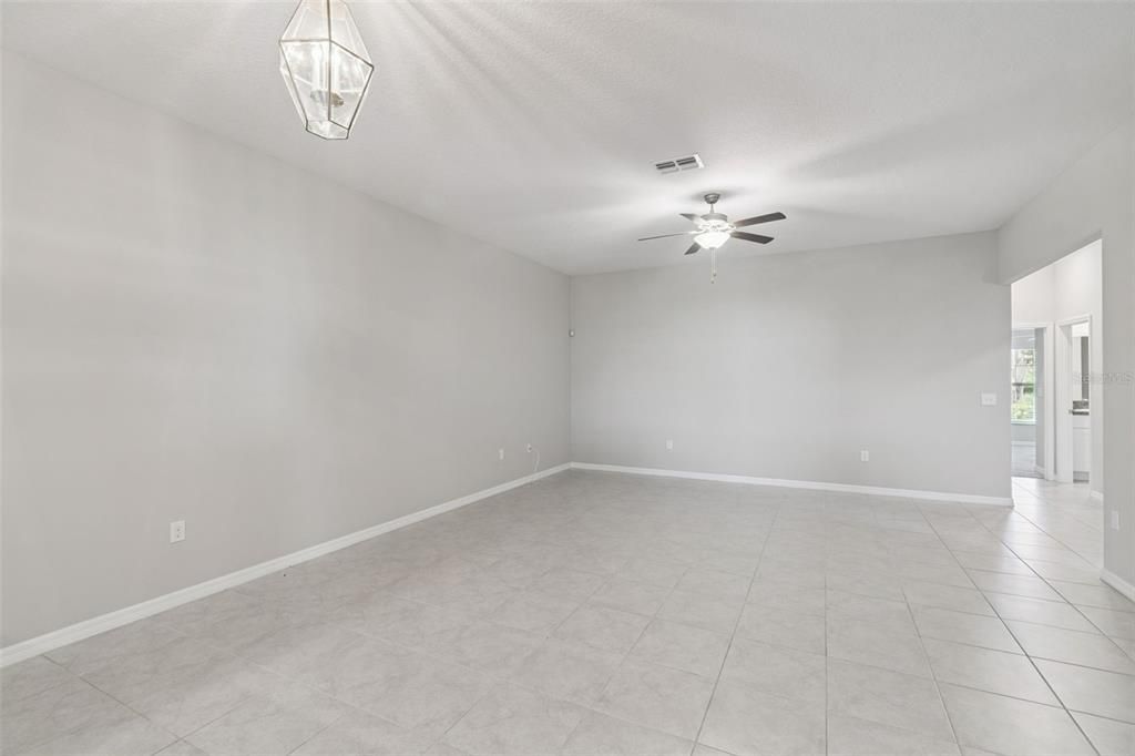 Active With Contract: $238,000 (3 beds, 2 baths, 1495 Square Feet)