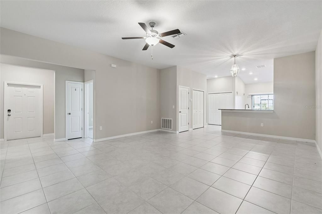 Active With Contract: $238,000 (3 beds, 2 baths, 1495 Square Feet)
