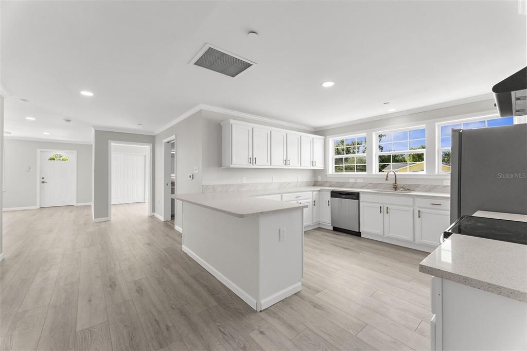 For Sale: $350,000 (3 beds, 1 baths, 1520 Square Feet)